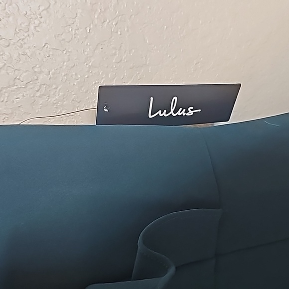 NWT Lulu's Medium Hearts Aflutter Ruffled Bodycon Midi Dress Green - Picture 6 of 12